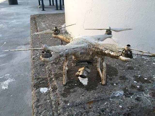 Dron, ktorý niekomu spadol do mestského vodného toku
