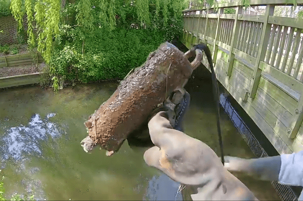 Granát nalepený na fishing magnete