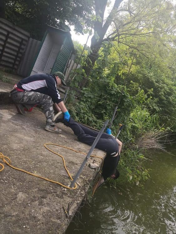 ťahanie uviaznutého magnetu