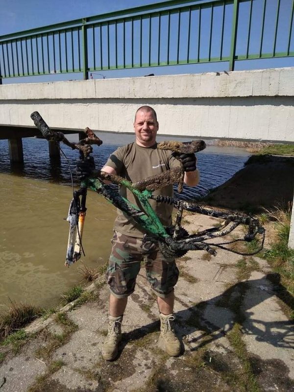 Torzo bicykla ulovené pod mestským mostom