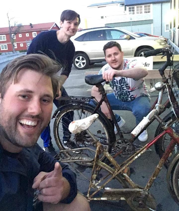 Partia hľadačov s úlovkami bicyklov