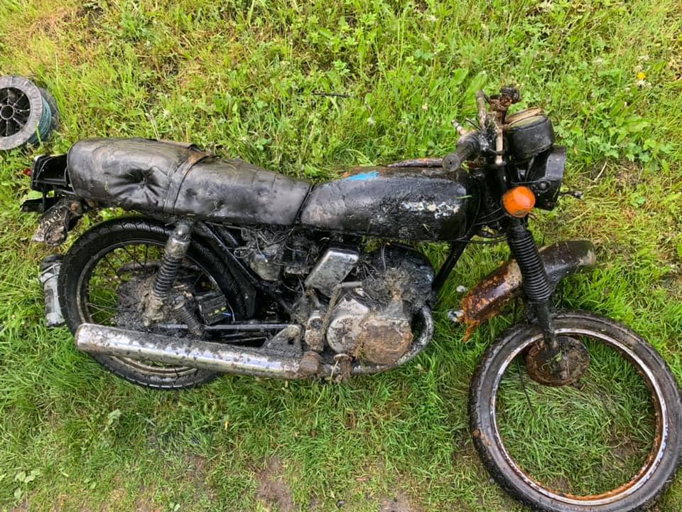 Hrdzavý pozostatok motorky